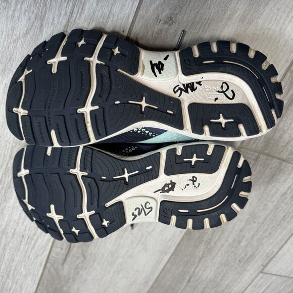 Brooks Navy and Mint Athletic Shoes - Picture 9 of 9